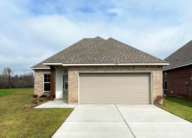 Property at 423 Rue Evangeline, Houma, LA 70364, 4 beds, 2.5 baths