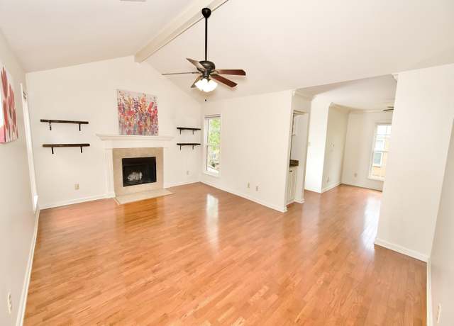 Property at 7916 Jefferson Place Blvd Unit C, Baton Rouge, LA 70809, 3 beds, 2 baths
