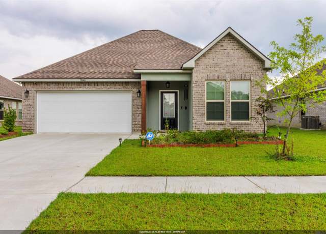 Property at 38446 Parliament Dr, Prairieville, LA 70769, 3 beds, 2 baths