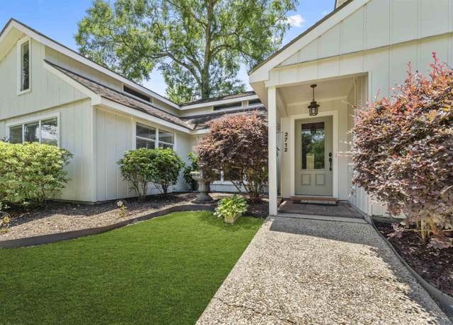 Property at 2712 Westerwood Dr, Baton Rouge, LA 70816, 3 beds, 2.5 baths