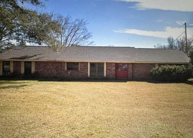 Property at 100 Ashland Dr, Donaldsonville, LA 70736, 3 beds, 2 baths
