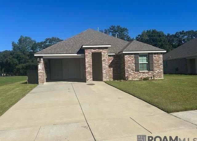Property at 5417 Greenridge Ln, Zachary, LA 70791, 3 beds, 2 baths