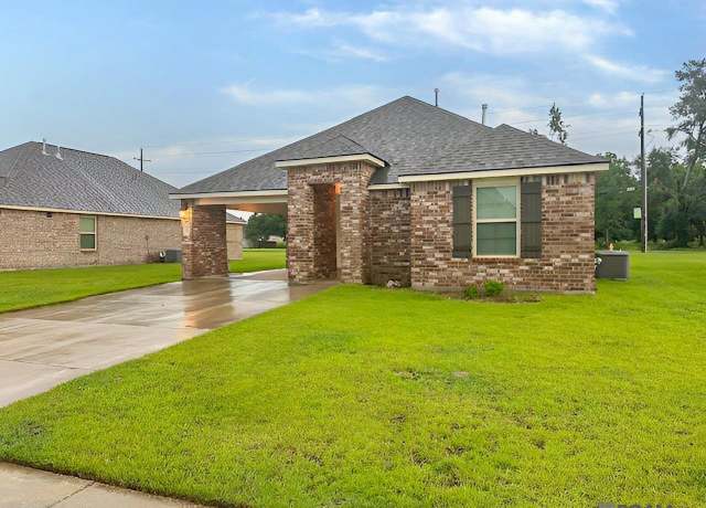 Property at 5417 Greenridge Ln, Zachary, LA 70791, 3 beds, 2 baths