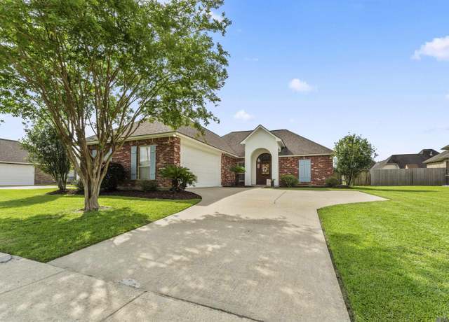 Property at 2070 High Point Dr, Zachary, LA 70791, 3 beds, 2 baths