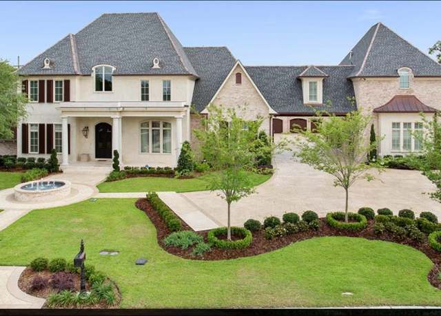 Property at 1 Glen Oaks Dr, Houma, LA 70360, 4 beds, 5.5 baths