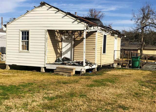 Property at 2305 St Bernard St, Thibodaux, LA 70301, 2 beds, 1 bath