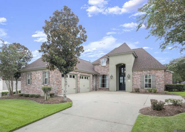 Property at 1802 Royal Troon Ave, Zachary, LA 70791, 4 beds, 3.5 baths