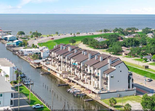 Property at 7300 Lakeshore Dr #2, New Orleans, LA 70124, 2 beds, 2.5 baths
