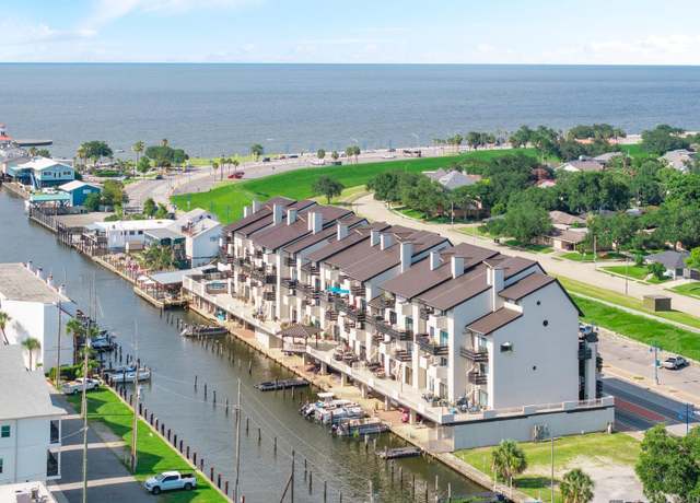 Property at 7300 Lakeshore Dr #2, New Orleans, LA 70124, 2 beds, 2.5 baths