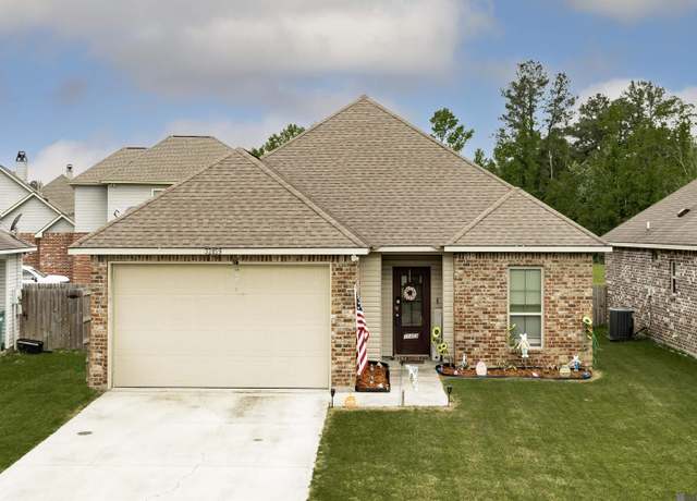Property at 32459 Lake Pointe Blvd, Denham Springs, LA 70726, 3 beds, 2 baths