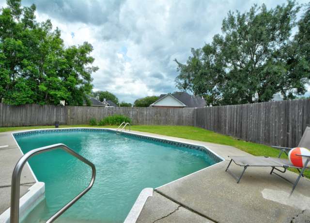 Property at 5802 N Snowden Dr, Saint George, LA 70817, 3 beds, 2 baths