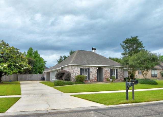 Property at 5802 N Snowden Dr, Saint George, LA 70817, 3 beds, 2 baths
