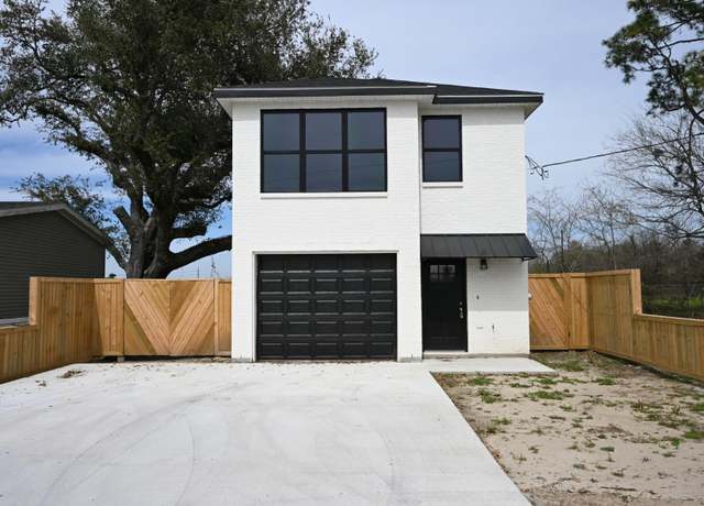 Property at 307 N 13th St, Thibodaux, LA 70301, 3 beds, 2 baths