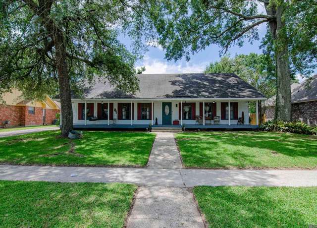 Property at 14654 Stoneberg Ave, Baton Rouge, LA 70816, 4 beds, 2 baths