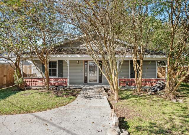 Property at 1100 Tiger Dr, Thibodaux, LA 70301, 4 beds, 2 baths