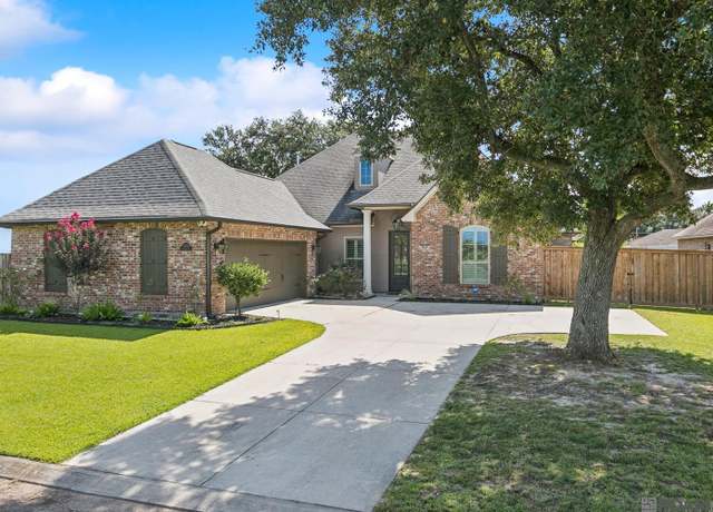 Property at 15254 Positano Ct, Prairieville, LA 70769, 4 beds, 4 baths