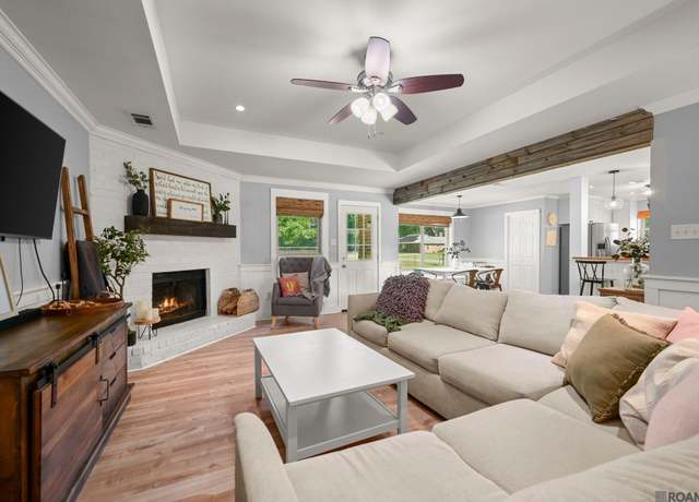 Property at 140 Mistletoe Dr, Slaughter, LA 70777, 3 beds, 2 baths