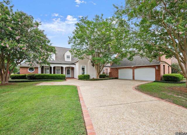 Property at 12511 S Lake Sherwood Ave, Baton Rouge, LA 70816, 4 beds, 3.5 baths