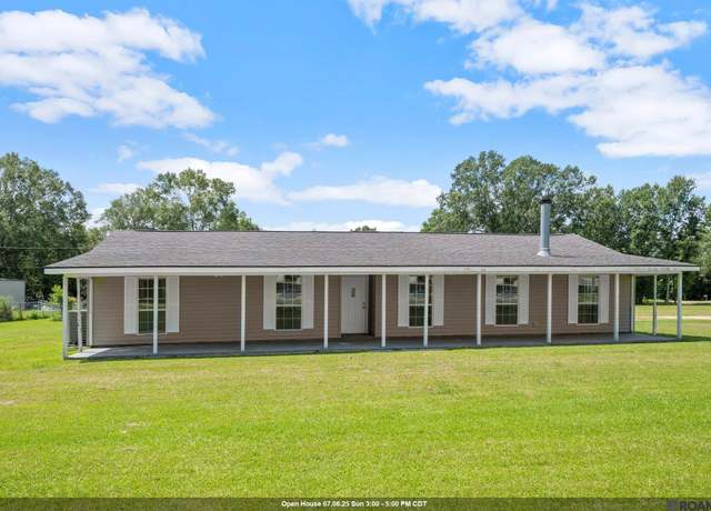 Property at 10118 Saray Dr, Denham Springs, LA 70706, 4 beds, 2 baths