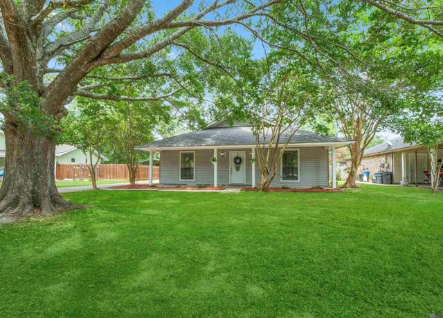 Property at 18100 Woodhaven Dr, Prairieville, LA 70769, 3 beds, 2 baths