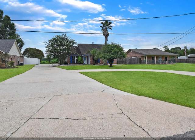 Property at 10290 Lake Park Ave, Gonzales, LA 70737, 3 beds, 2 baths