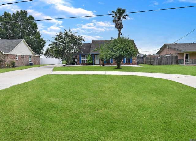 Property at 10290 Lake Park Ave, Gonzales, LA 70737, 3 beds, 2 baths