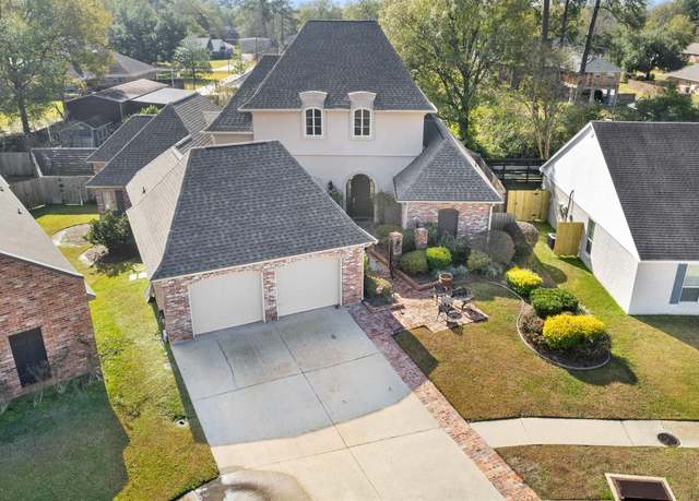 Property at 8120 Rosewood Dr, Denham Springs, LA 70726, 3 beds, 2.5 baths
