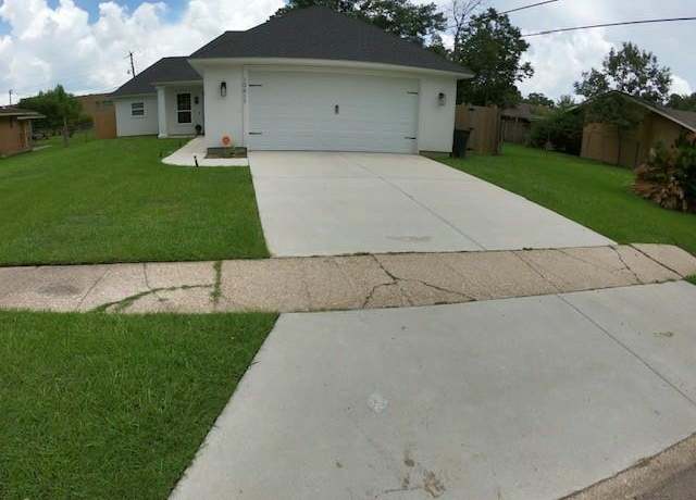 Property at 10417 W Almond Dr, Baton Rouge, LA 70807, 3 beds, 2 baths