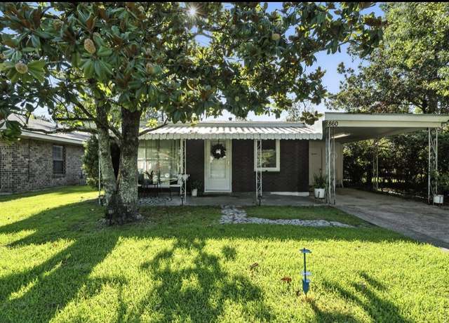Property at 860 Oak St, Slidell, LA 70458, 3 beds, 1 bath