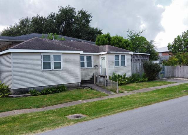 Property at 2920 Lake Villa Dr, Metairie, LA 70002, 3 beds, 2 baths