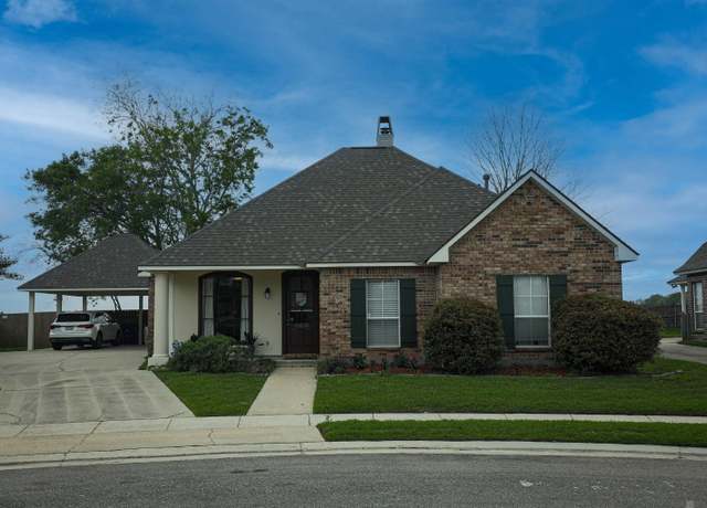 Property at 10652 Springglen Ct, Baton Rouge, LA 70810, 3 beds, 2 baths