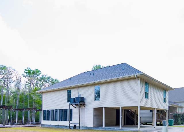 Property at 22962 Chene Blanc Ln, Maurepas, LA 70449, 5 beds, 4 baths