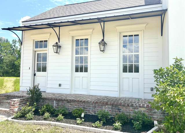 Property at 13201 Magnolia Square Dr, Central, LA 70818, 3 beds, 2.5 baths