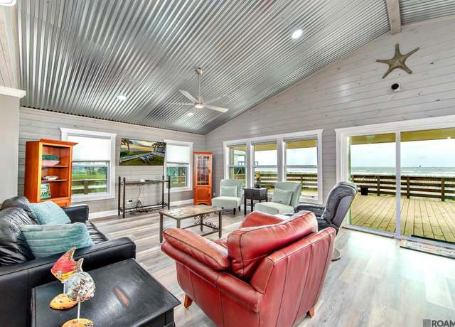 Property at 1890 La Hwy 1, Grand Isle, LA 70358, 4 beds, 4 baths