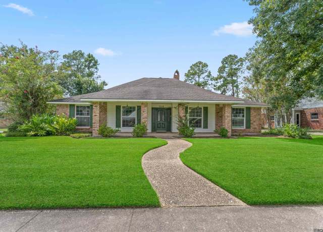 Property at 3528 Sessions Dr, Baton Rouge, LA 70816, 4 beds, 2.5 baths