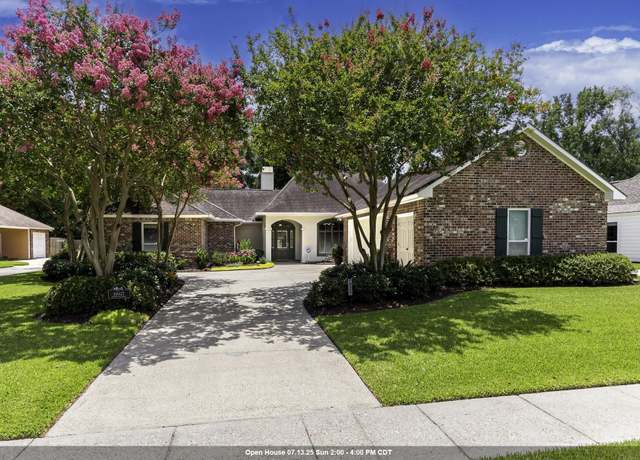 Property at 10327 Rustic Oak Dr, Baton Rouge, LA 70810, 4 beds, 2.5 baths