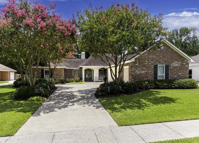 Property at 10327 Rustic Oak Dr, Baton Rouge, LA 70810, 4 beds, 2.5 baths