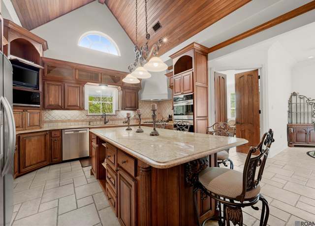Property at 4509 Bluebonnet Rd, Baton Rouge, LA 70809, 4 beds, 4 baths