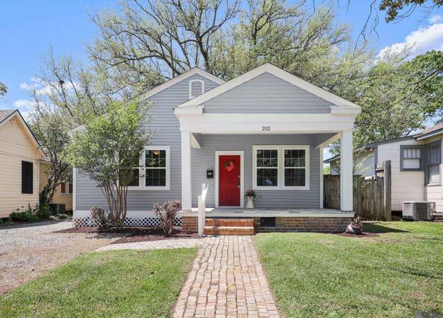 Property at 252 Bedford Dr, Baton Rouge, LA 70806, 3 beds, 2.5 baths