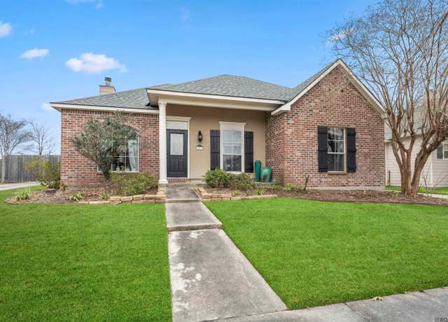 Property at 2555 Fairgate Dr, Baton Rouge, LA 70816, 3 beds, 2 baths