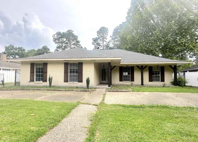 Property at 1356 Crescent Dr, Baton Rouge, LA 70806, 4 beds, 2.5 baths