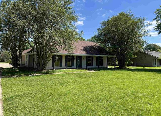 Property at 8825 Eagle Dr, Denham Springs, LA 70706, 3 beds, 2 baths
