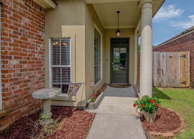 Property at 5228 Eastbay Dr, Baton Rouge, LA 70820, 3 beds, 2 baths