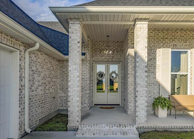 Property at 246 Independence Dr, Houma, LA 70360, 3 beds, 2 baths