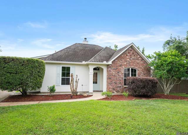 Property at 17346 Lake Wisteria Ave, Baton Rouge, LA 70817, 3 beds, 2 baths