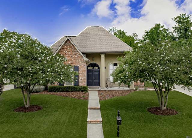 Property at 37220 Mindy Way Ave, Prairieville, LA 70769, 4 beds, 2.5 baths