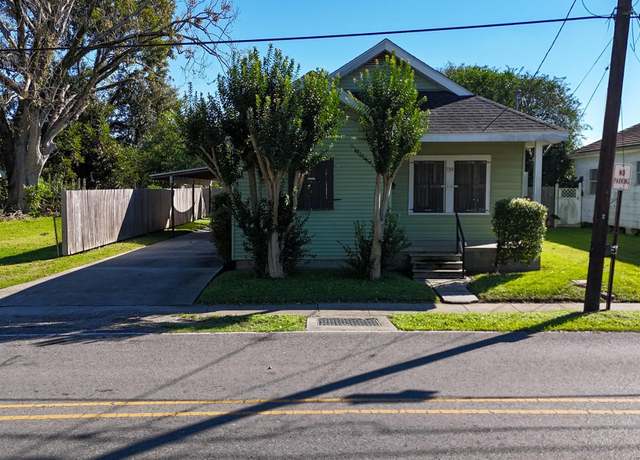 Property at 719 Saint Charles St, Thibodaux, LA 70301, 2 beds, 2 baths