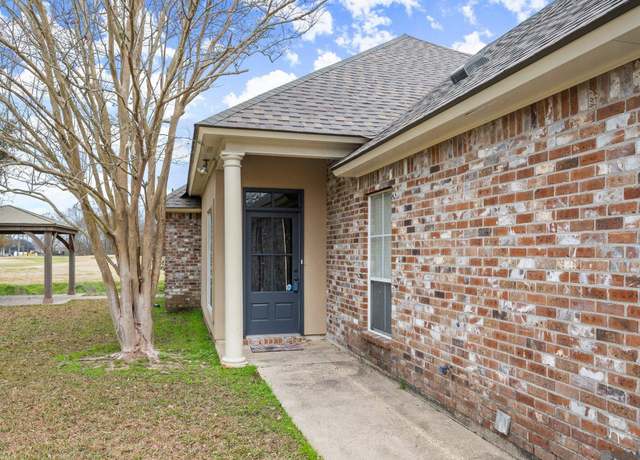 Property at 22747 Beaver Cove Ct, Zachary, LA 70791, 3 beds, 2 baths