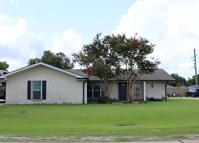 Property at 300 Estate Dr, Houma, LA 70364, 5 beds, 3 baths