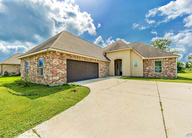 Property at 391 Crossing North St, Thibodaux, LA 70301, 3 beds, 2 baths